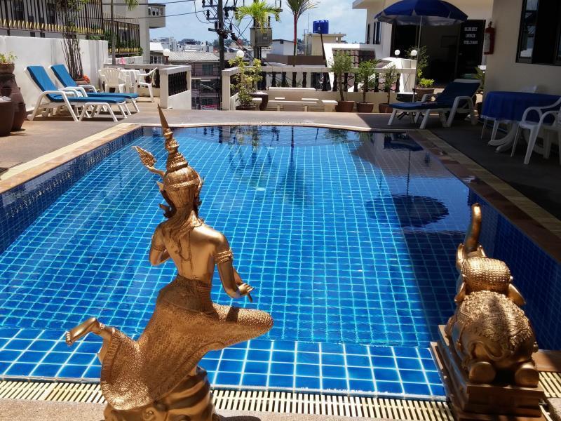 Blue Sky Residence Patong Extérieur photo