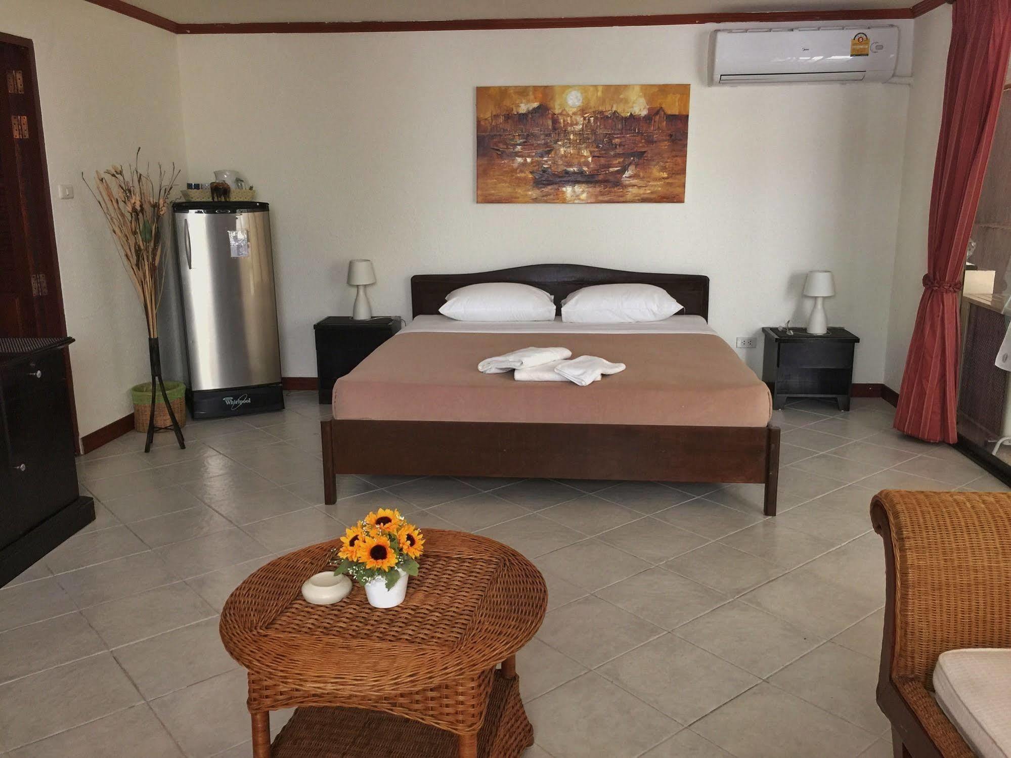 Blue Sky Residence Patong Extérieur photo