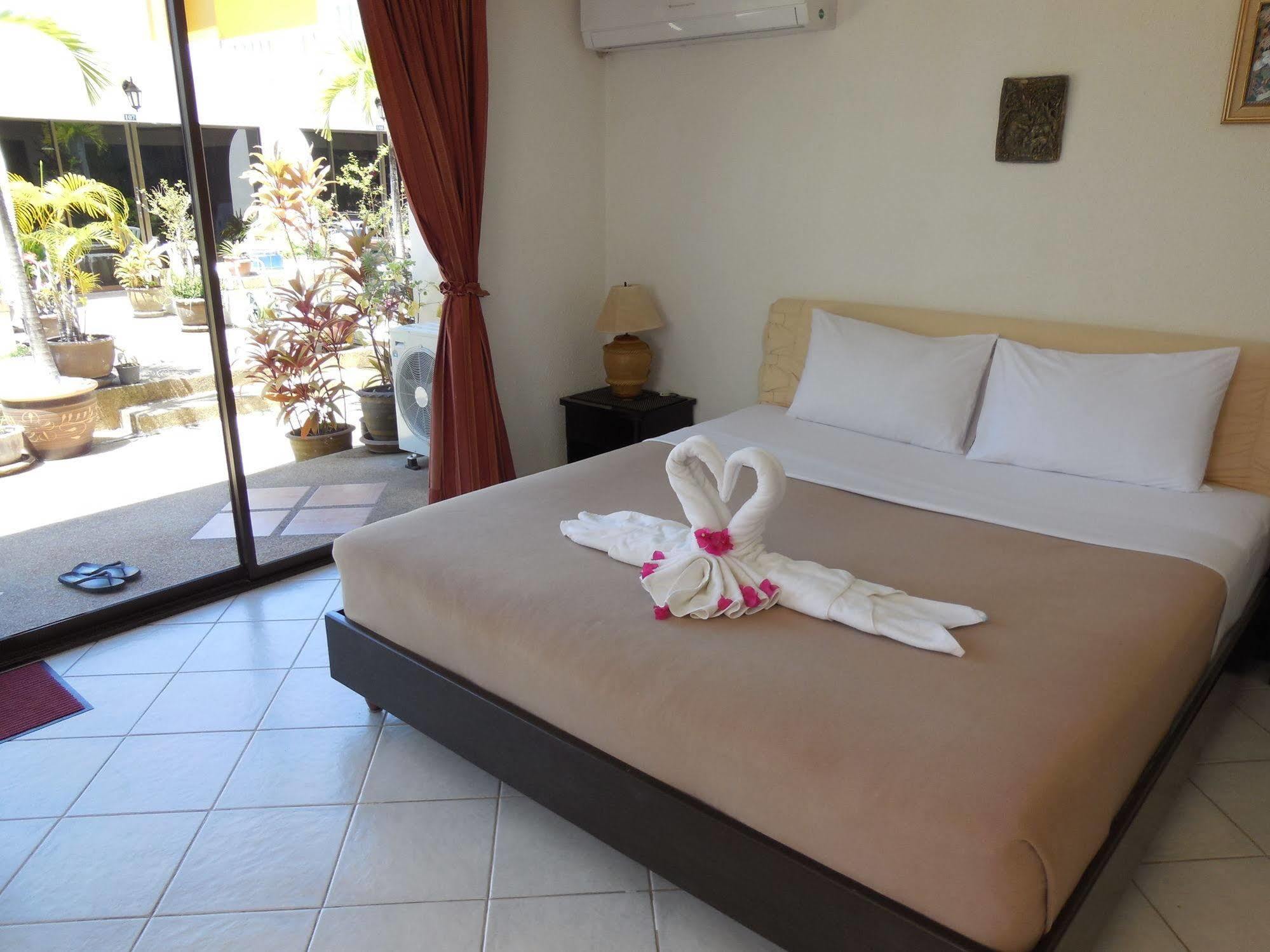 Blue Sky Residence Patong Extérieur photo