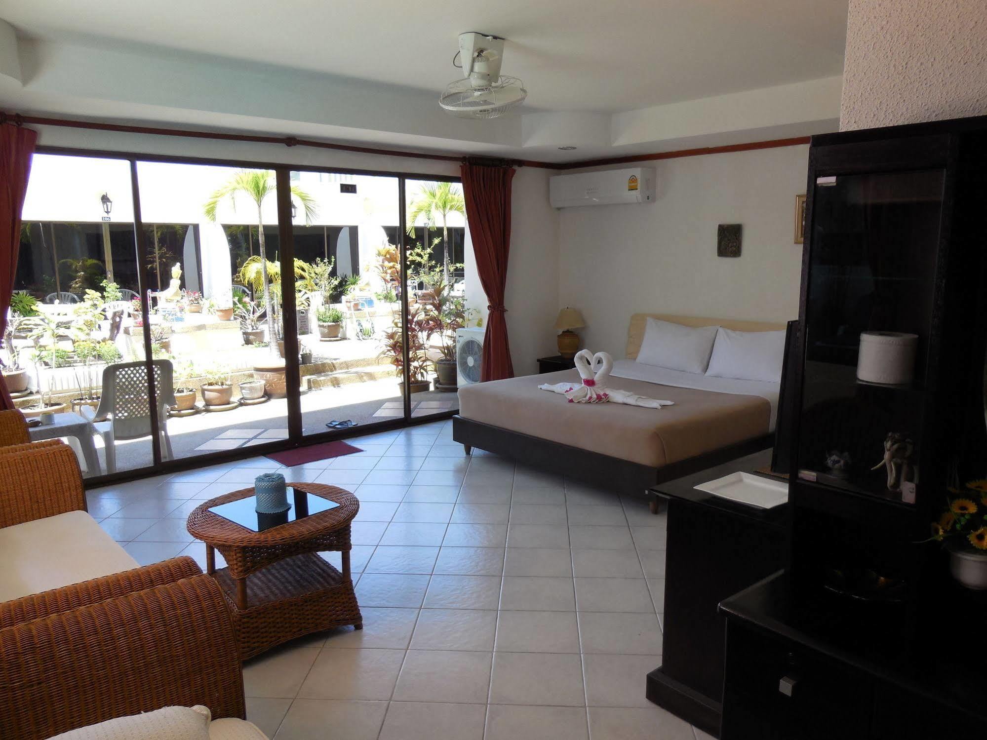 Blue Sky Residence Patong Extérieur photo