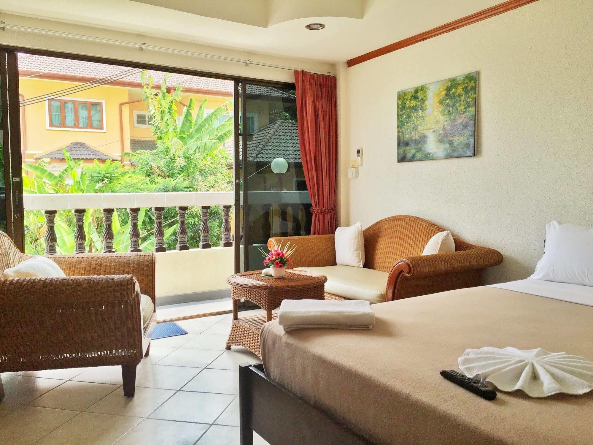 Blue Sky Residence Patong Extérieur photo