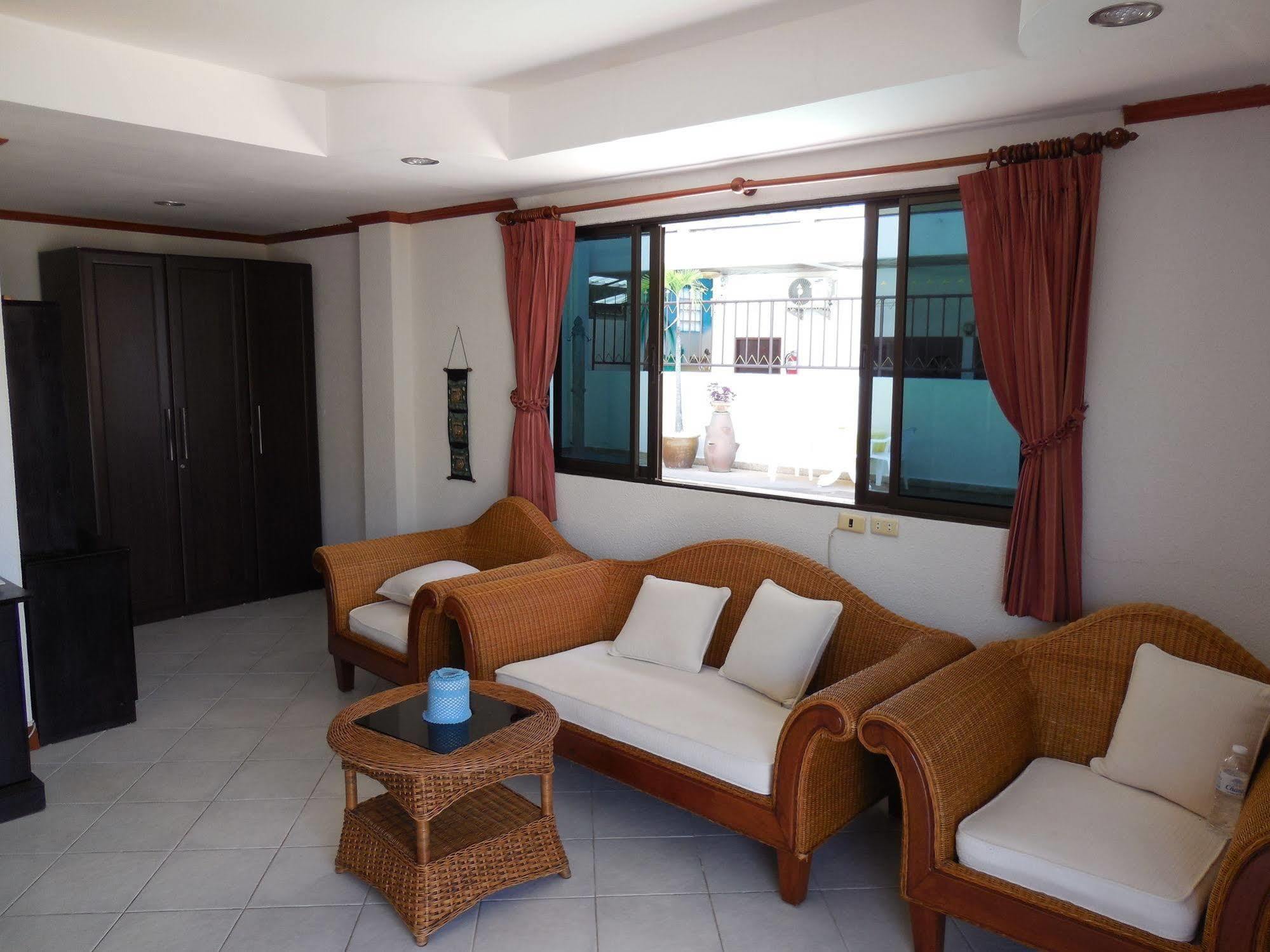 Blue Sky Residence Patong Extérieur photo