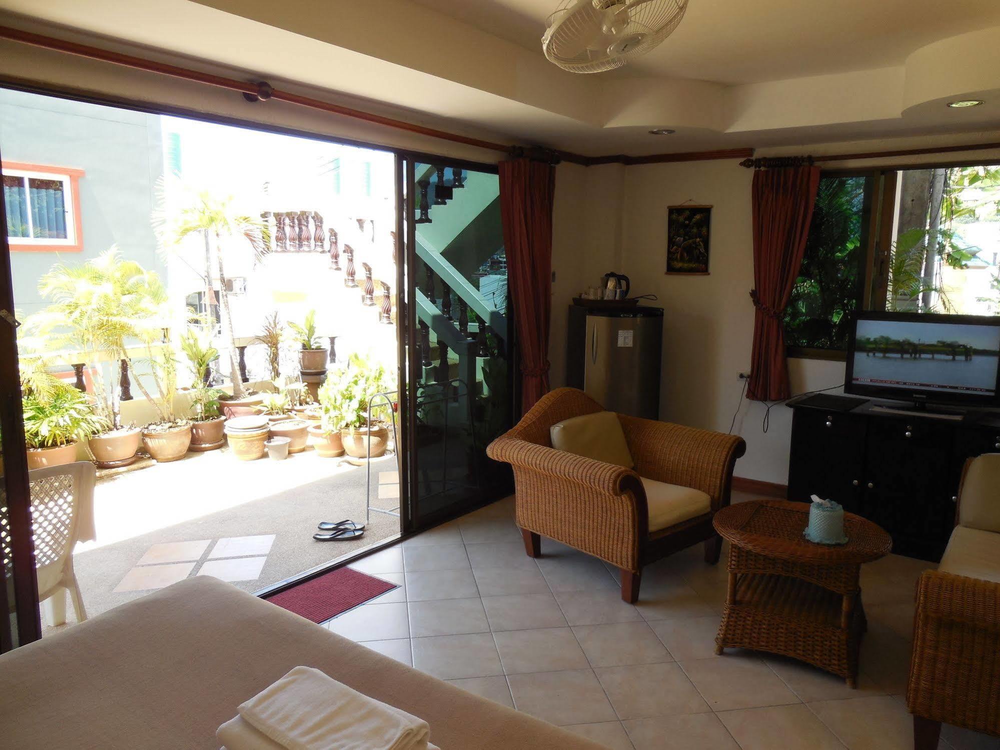 Blue Sky Residence Patong Extérieur photo
