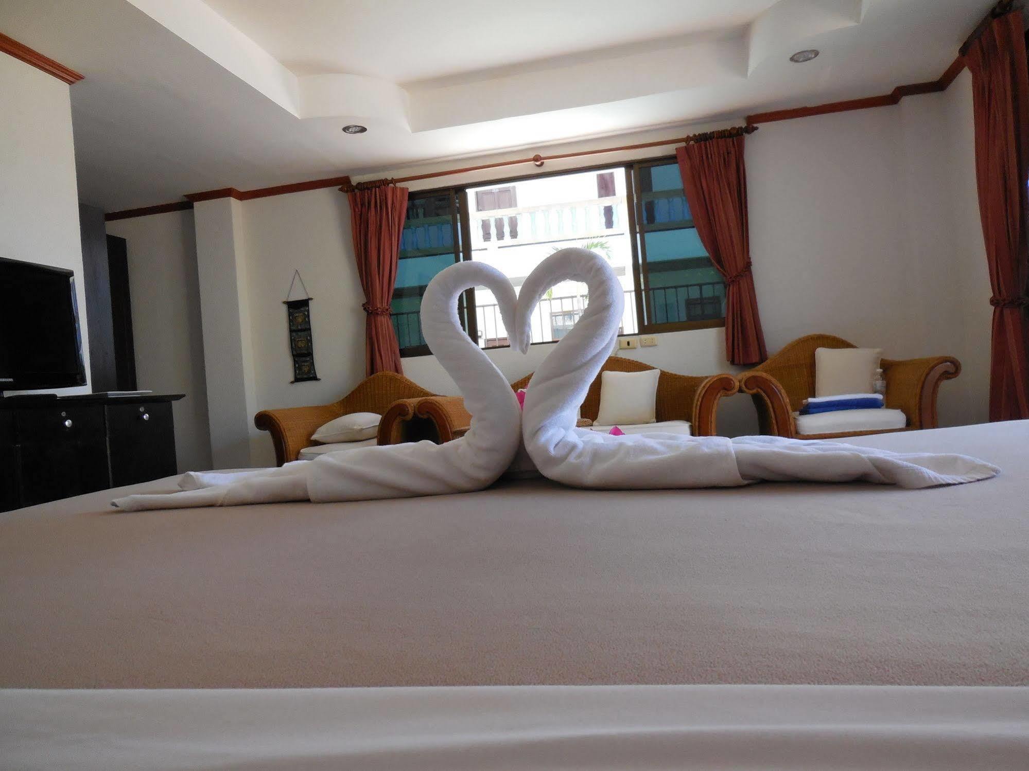 Blue Sky Residence Patong Extérieur photo