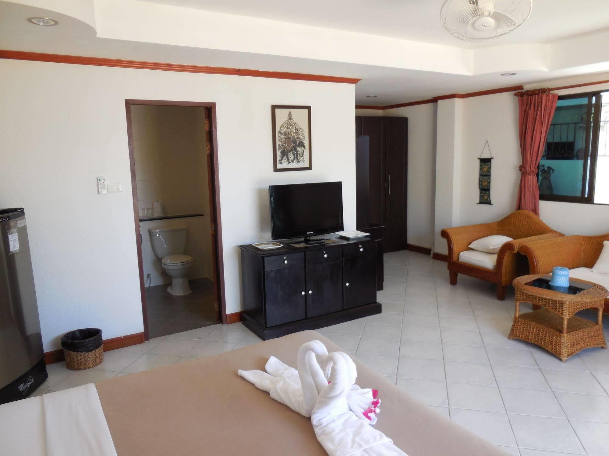 Blue Sky Residence Patong Extérieur photo