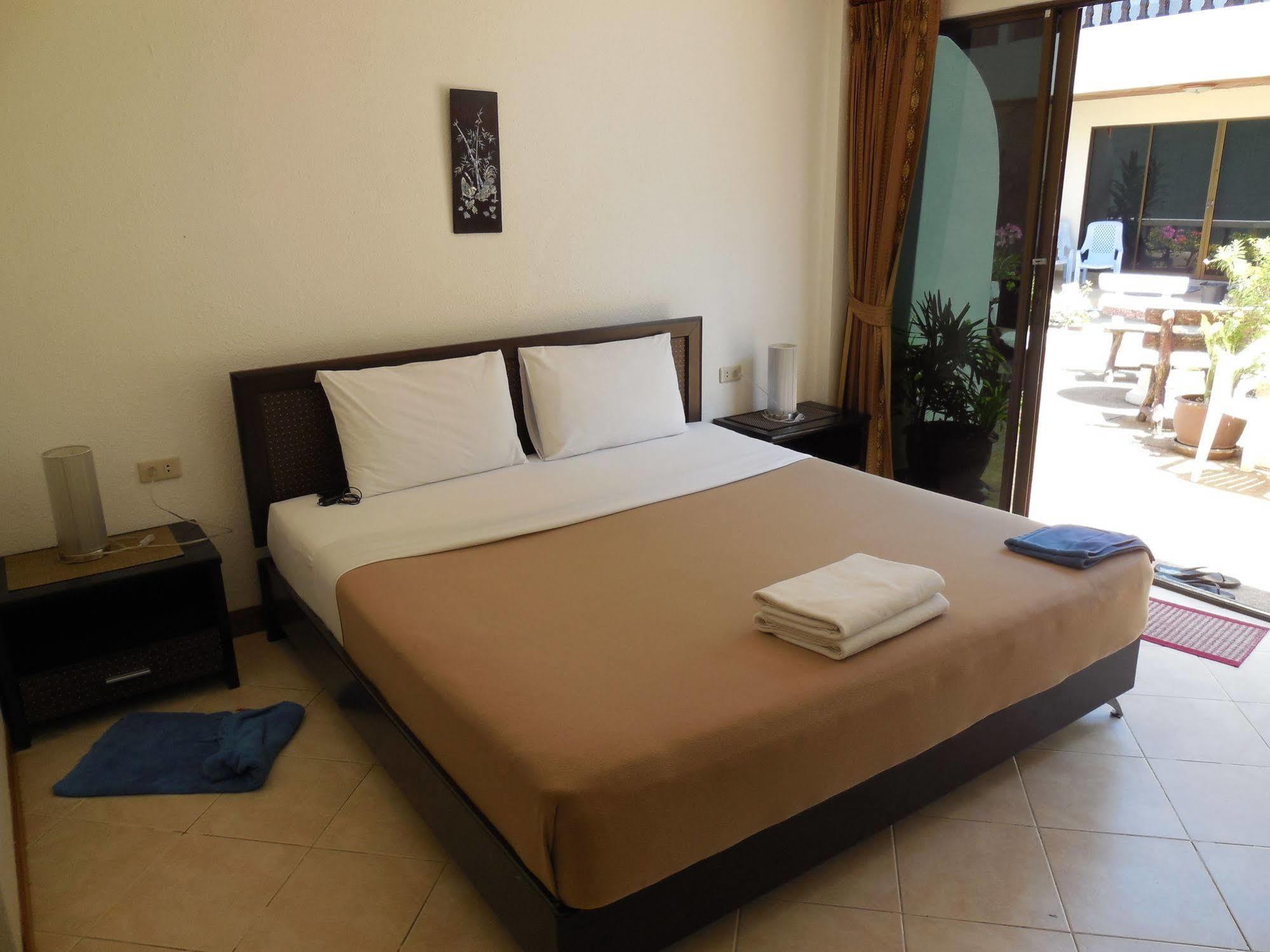 Blue Sky Residence Patong Extérieur photo
