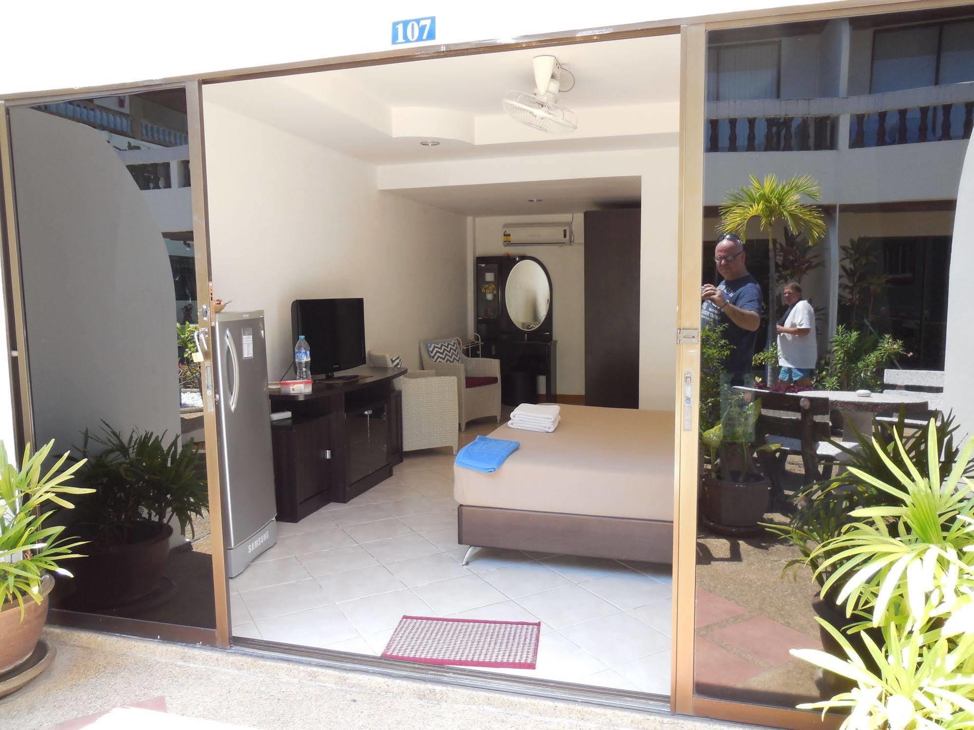 Blue Sky Residence Patong Extérieur photo
