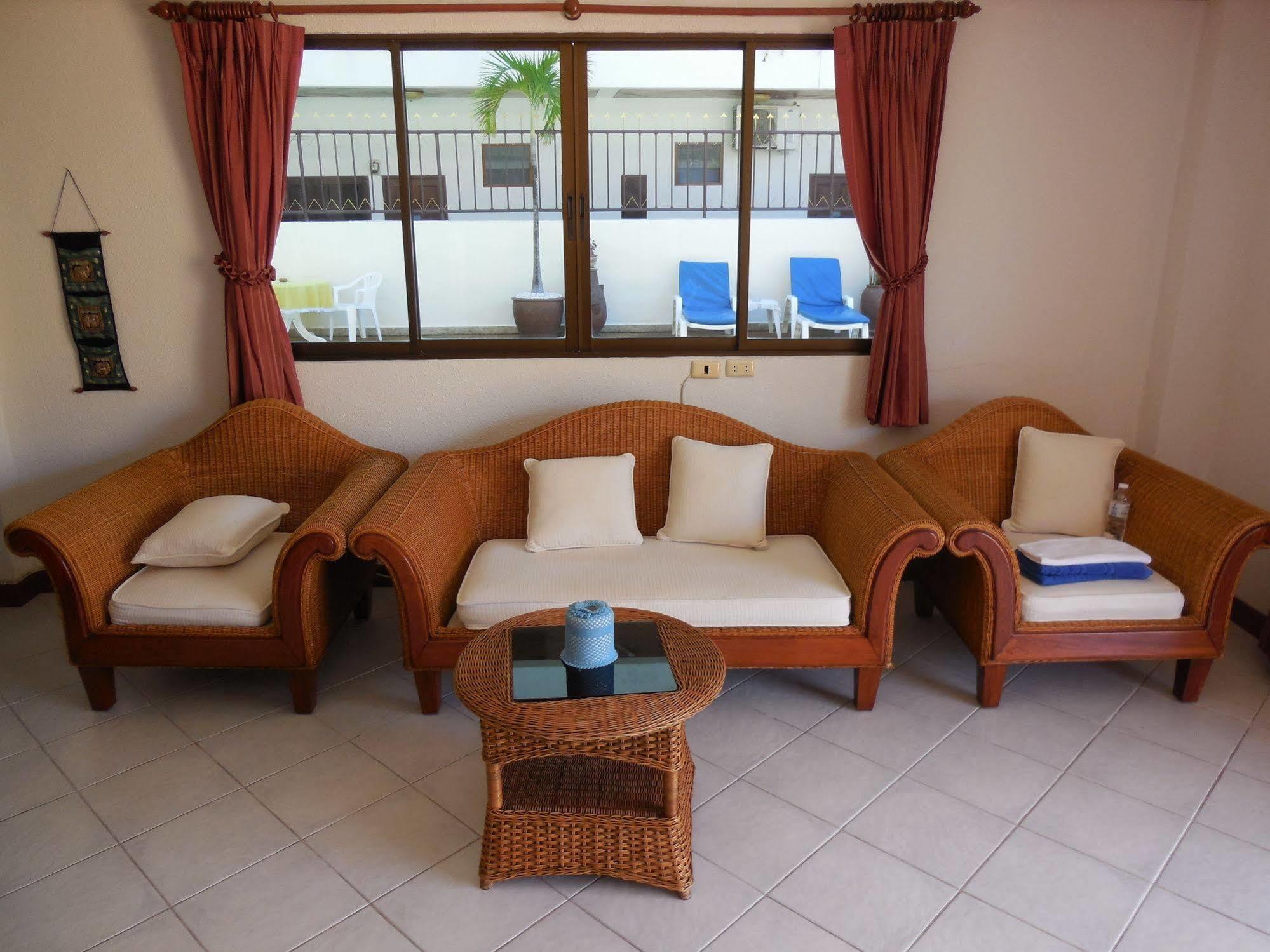 Blue Sky Residence Patong Extérieur photo