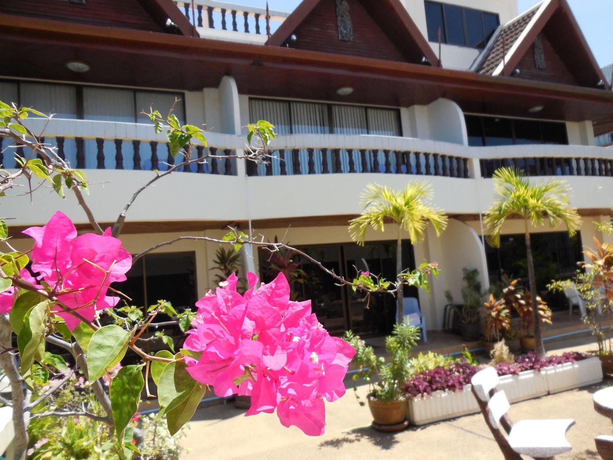 Blue Sky Residence Patong Extérieur photo