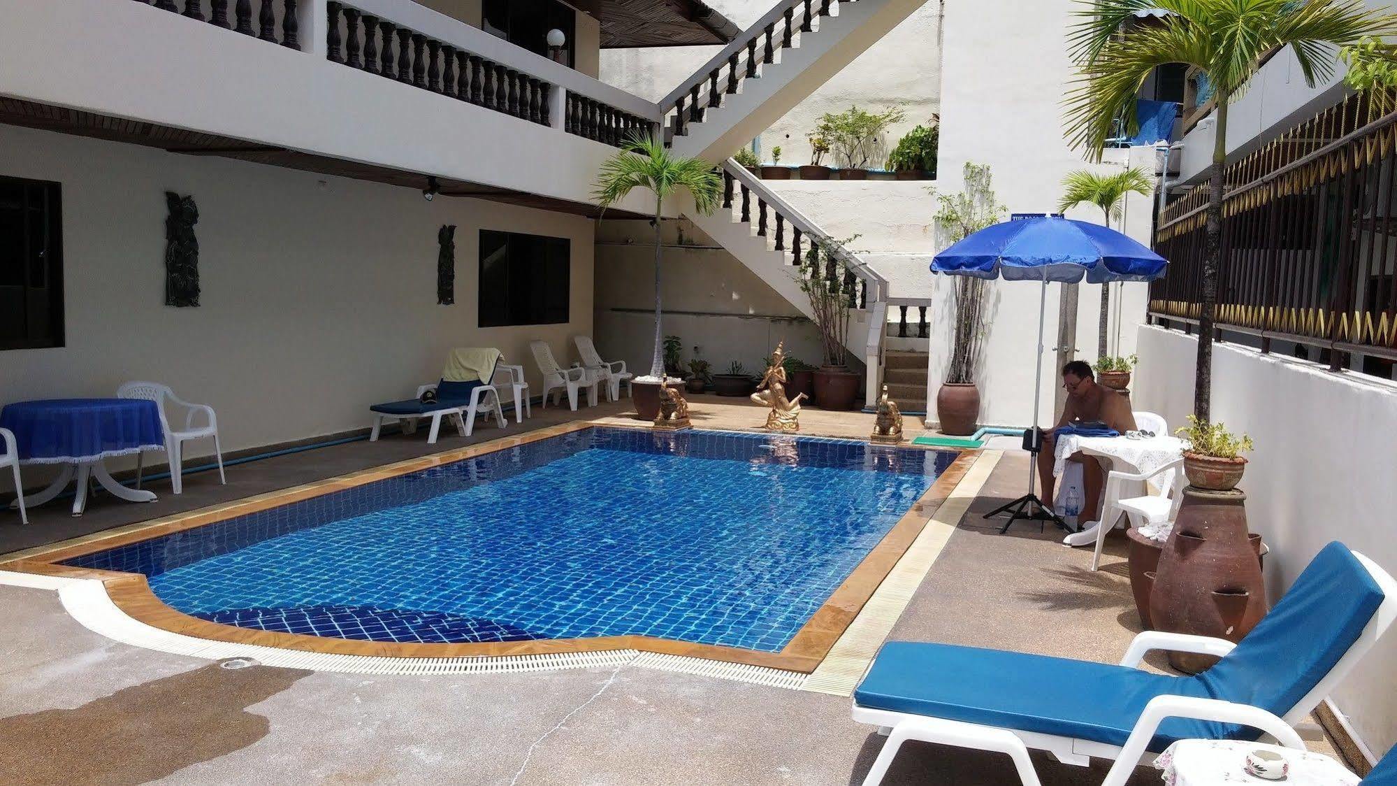 Blue Sky Residence Patong Extérieur photo