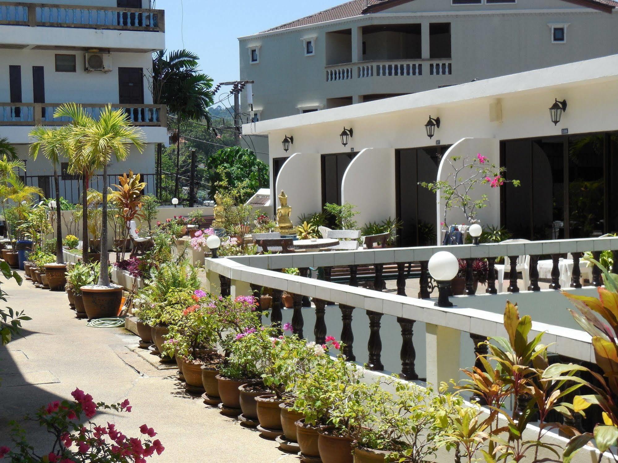 Blue Sky Residence Patong Extérieur photo